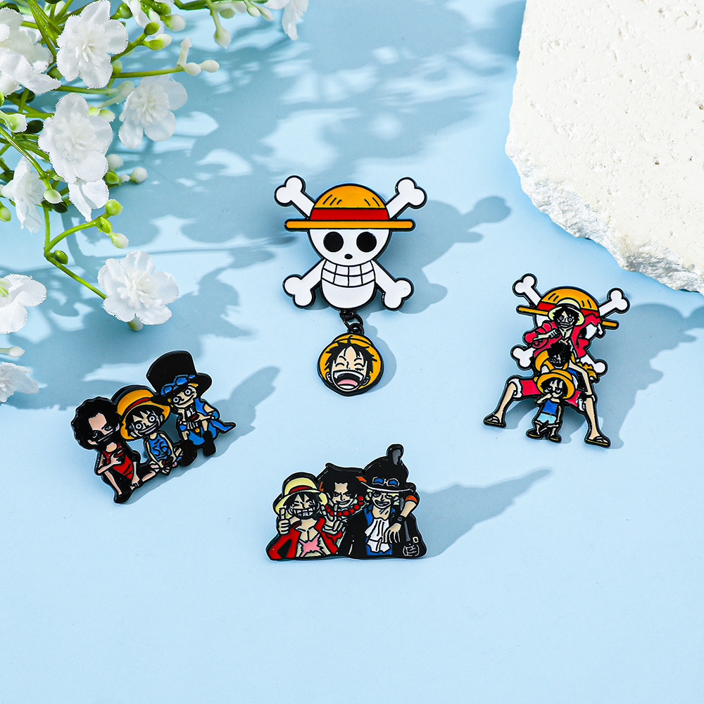 One Piece Enamel Pin Cute Boy  - огляд і ціна Tuxedo Lapel Pin