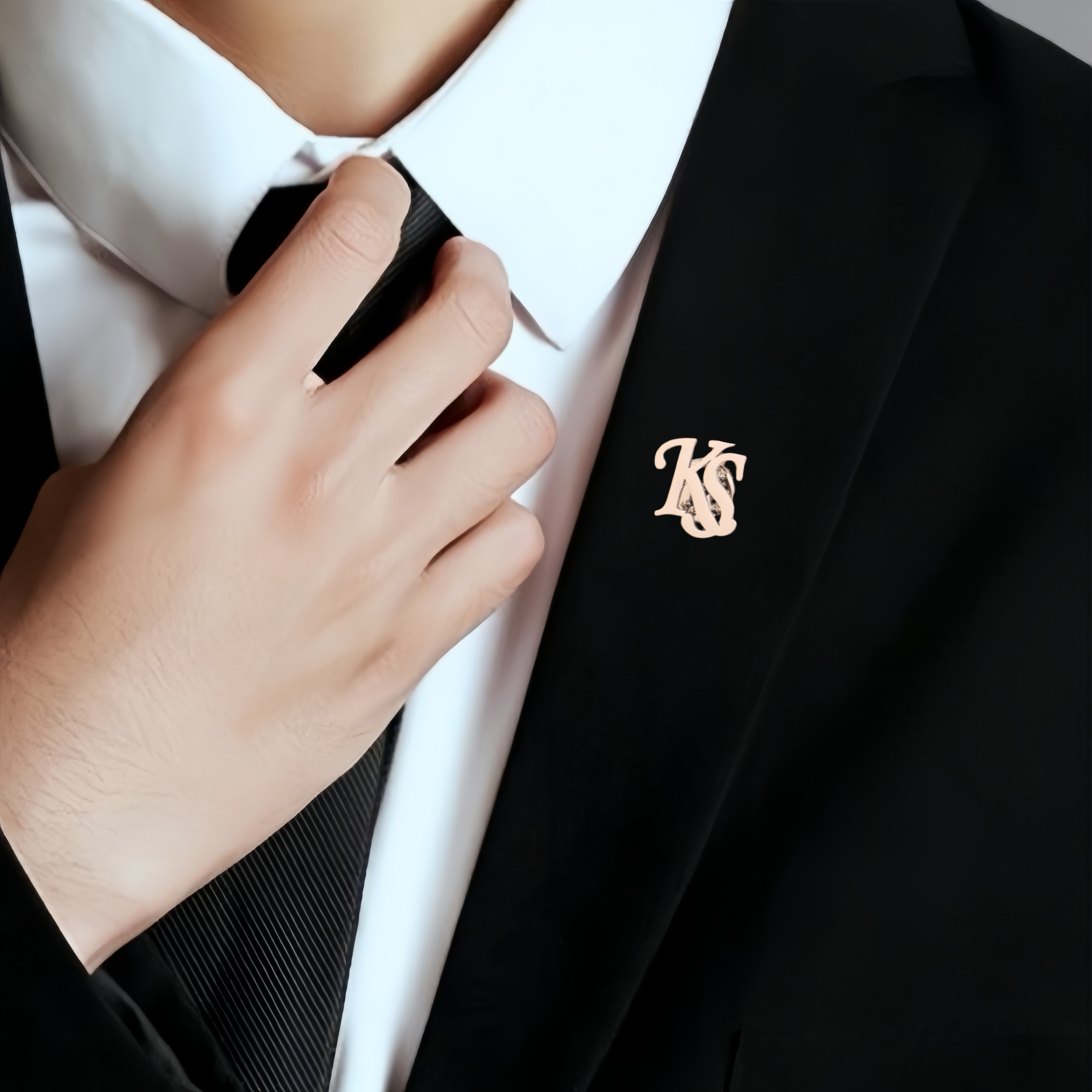 Personalized Initials Jacket L - огляд і ціна Tuxedo Lapel Pin