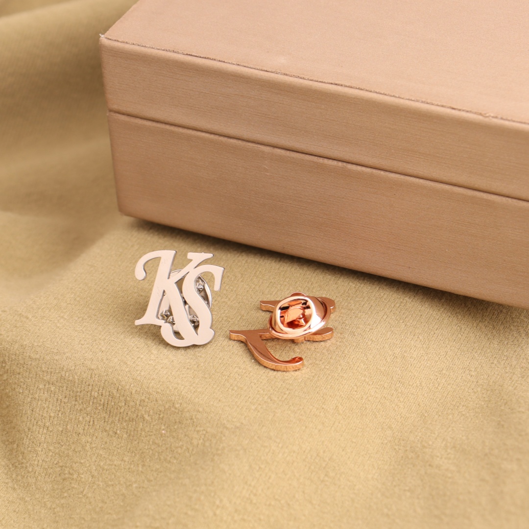 Personalized Initials Jacket L - огляд і ціна Tuxedo Lapel Pin